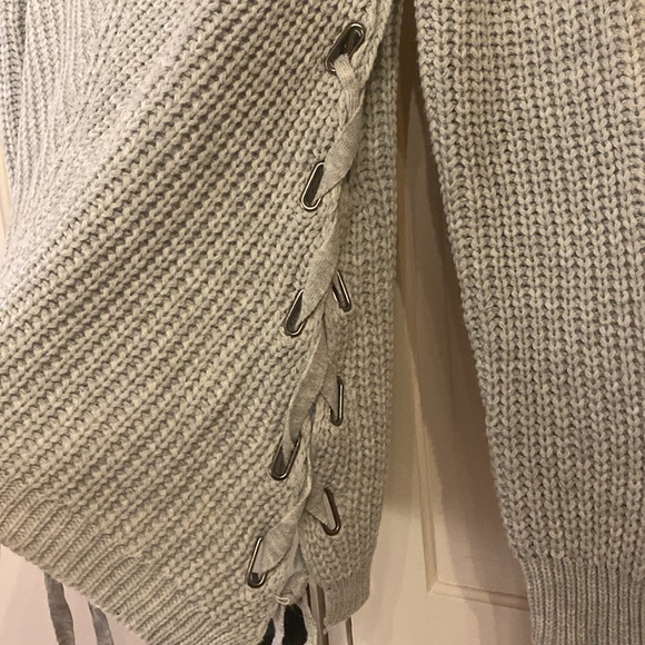 New without tags Venus sweater grey vneck - Picture 2 of 7